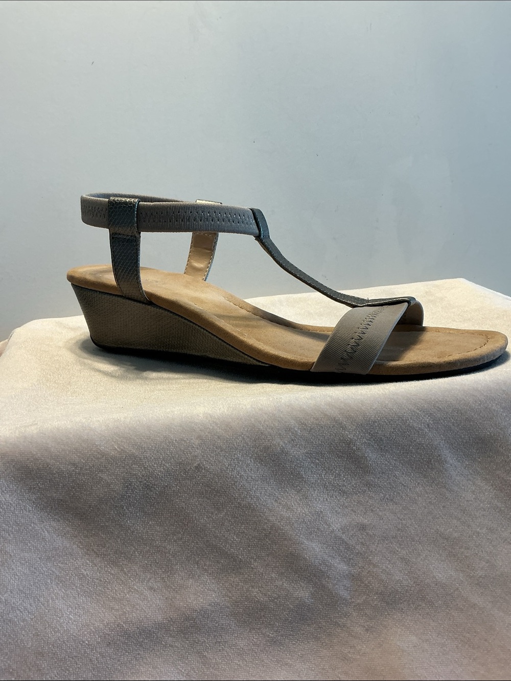 Alfani Voyage Pewter T-Strap Open Toe Sandals  Sz 9.5